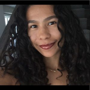 Meet your Posher, Gabriela